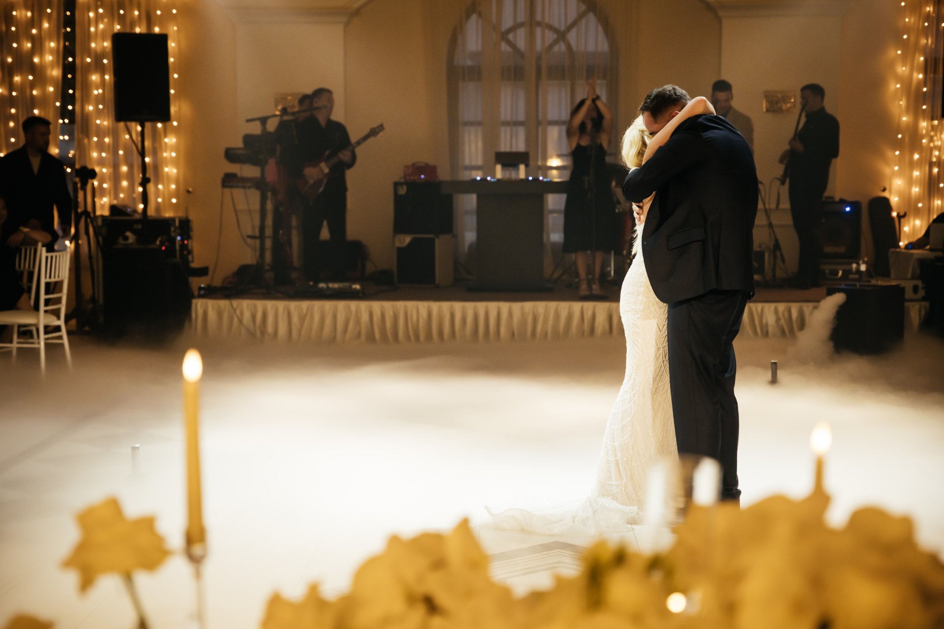 A Special Wedding Offer for December & January – Choose Your Complimentary Wedding Cake or Lighting!